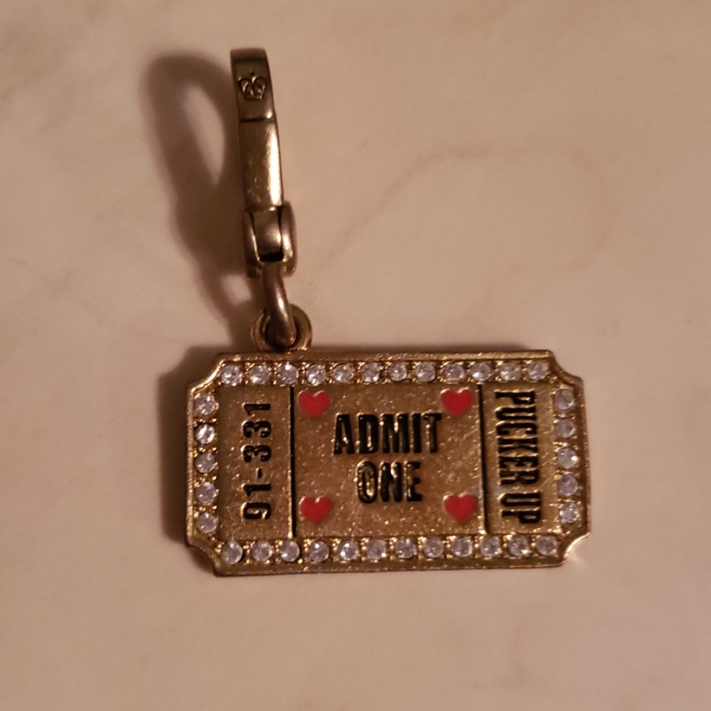 Juicy couture kissing booth charm